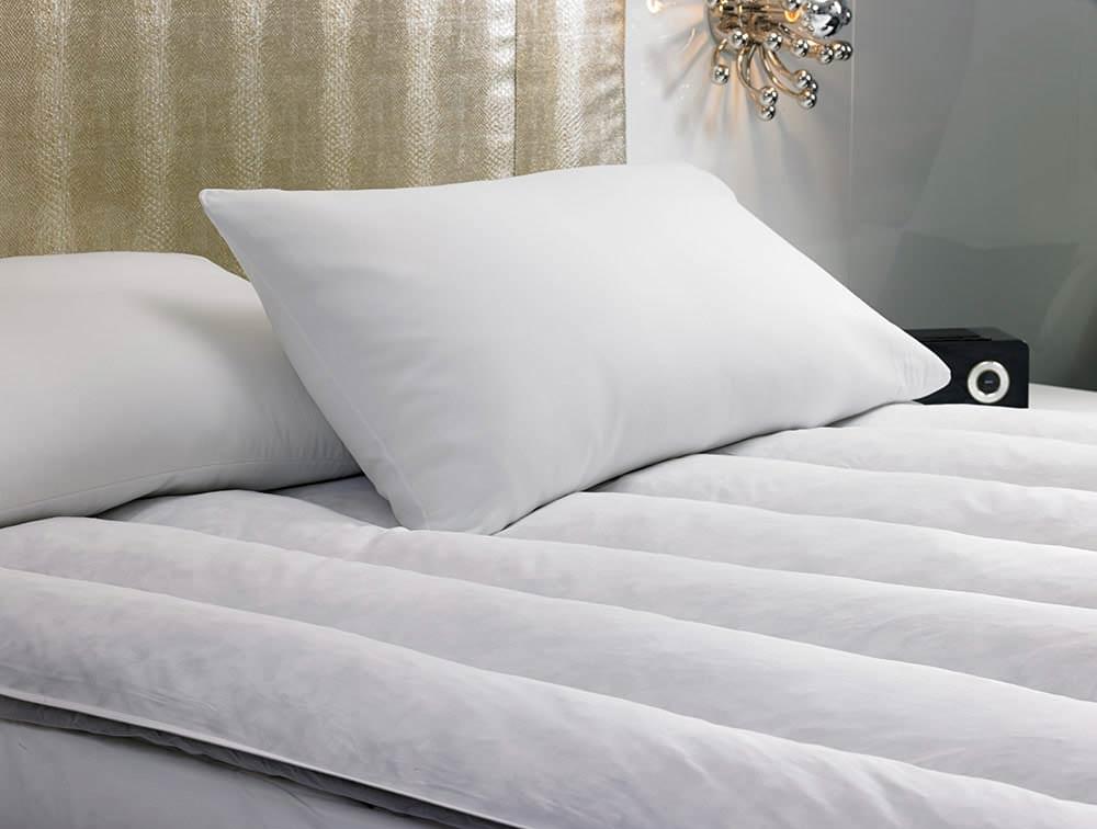 https://www.whotelsthestore.com/images/products/xlrg/w-hotels-featherbed-WHO-109_1_xlrg.jpg